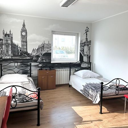 Leo Hostel Познан Екстериор снимка
