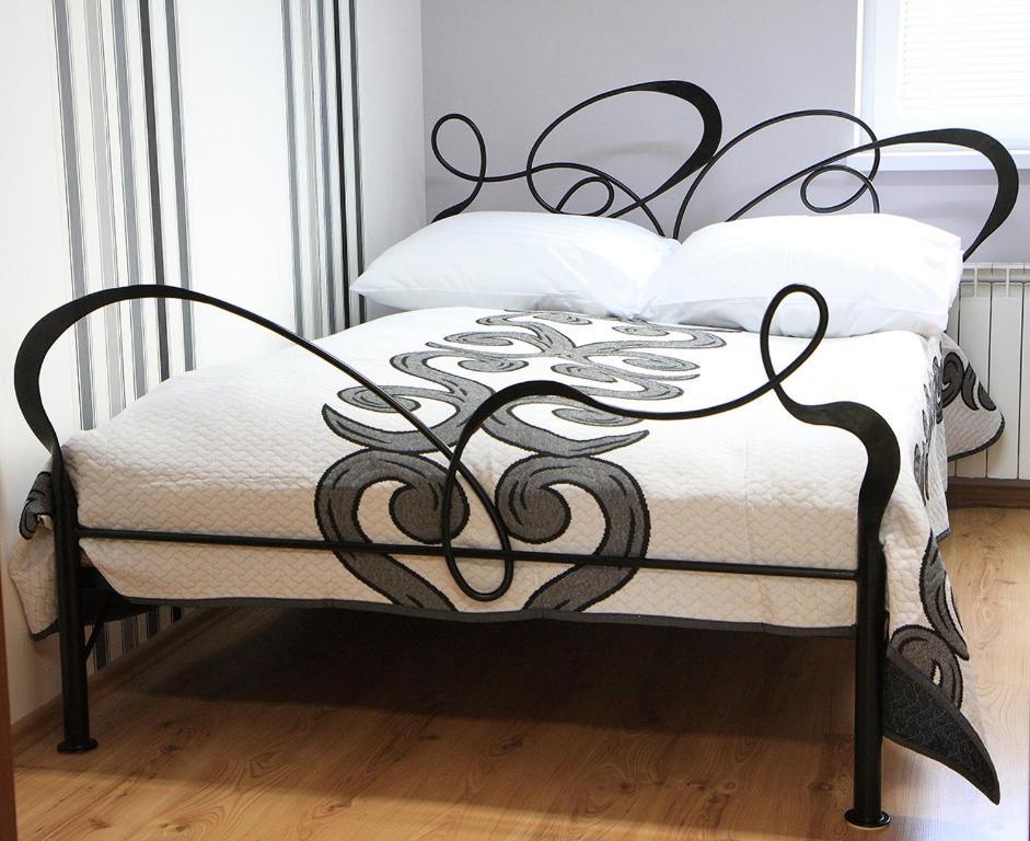 Leo Hostel Познан Екстериор снимка