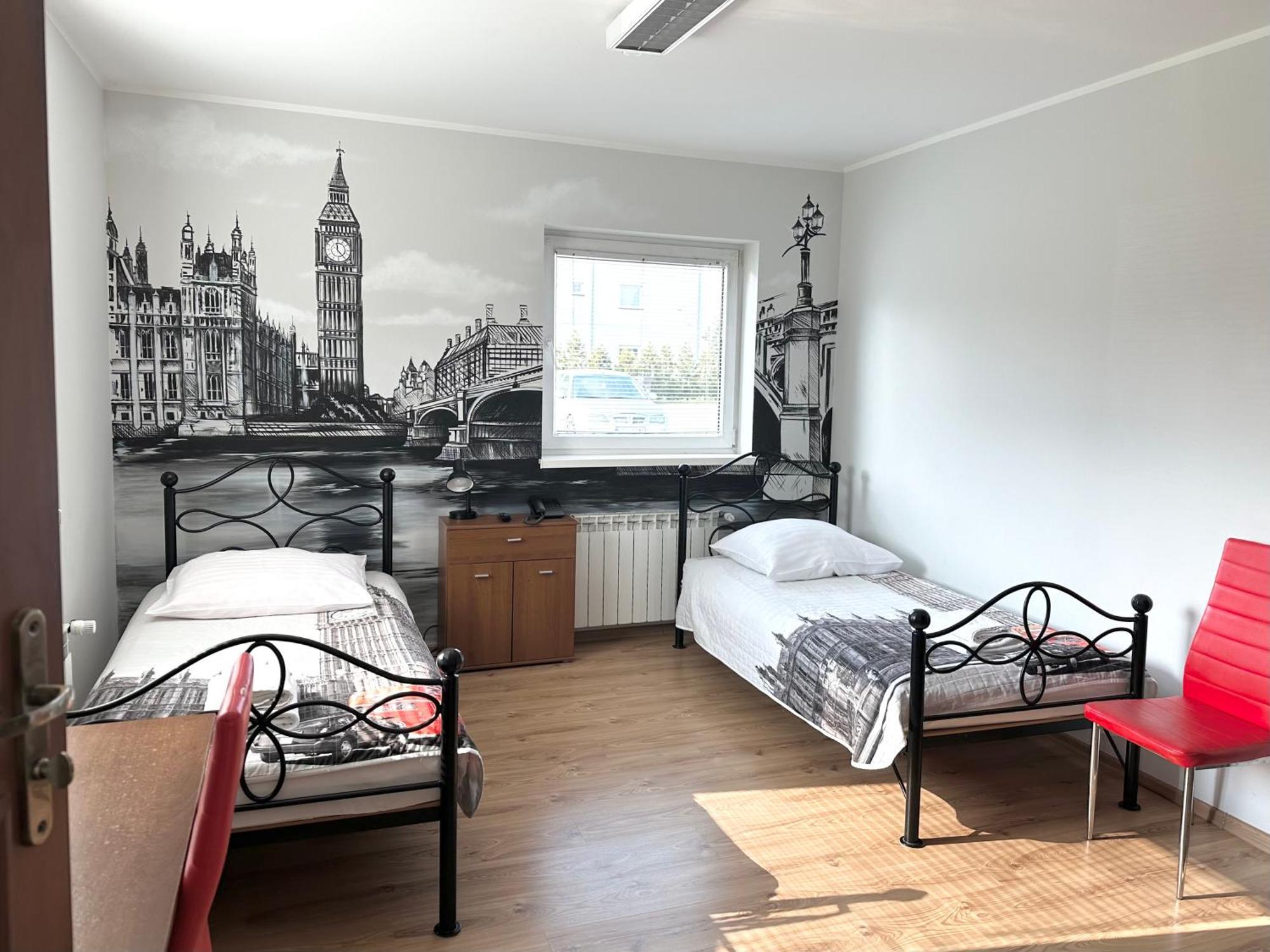 Leo Hostel Познан Екстериор снимка