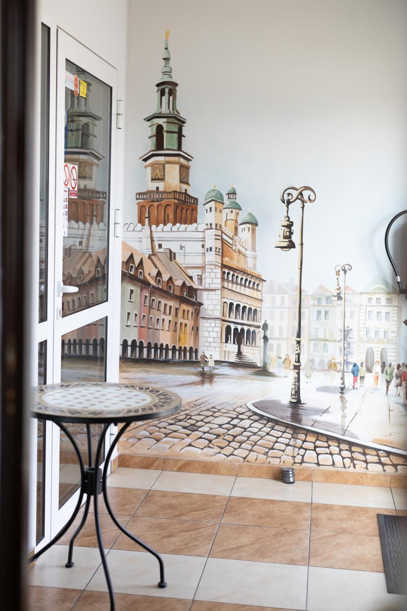 Leo Hostel Познан Екстериор снимка