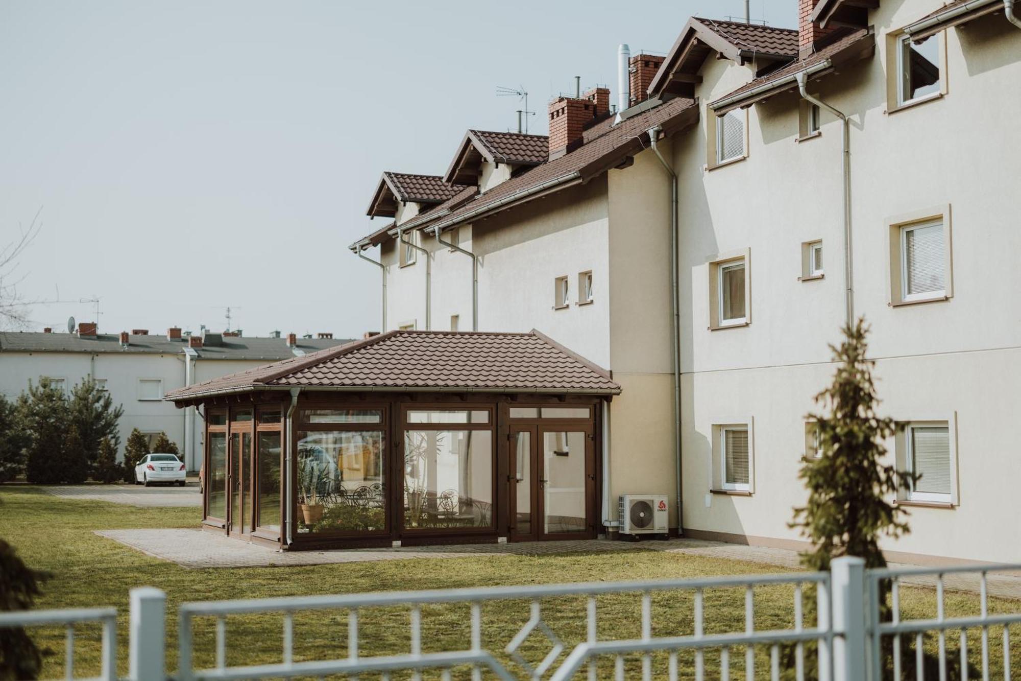 Leo Hostel Познан Екстериор снимка